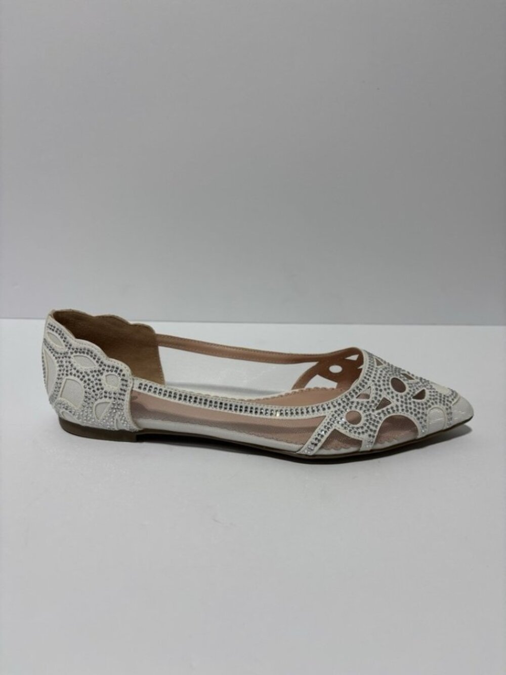 Journee Collection Women’s Batavia Flats White, Size 8.5 M
